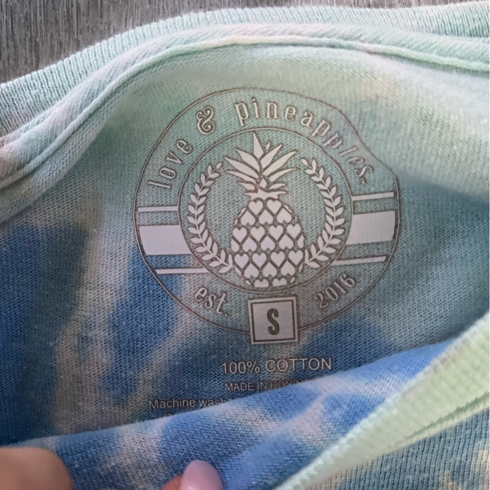 Cute graphic shirt size small